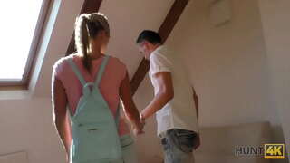 HUNT4K. Охотник зустрічає пару в парку і купує гарне тіло дівчини