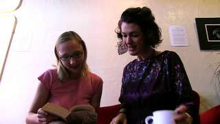 Lesbo fucking ludere - hår bush