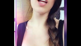 Videoklipy masturbácia, snaží na oblečenie a nahí od februára roku 2020