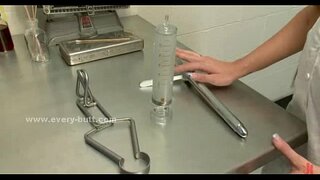 Y tá với mông ăn gà