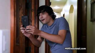 דילדו במקלחת, עמוק אנאלי על הספה