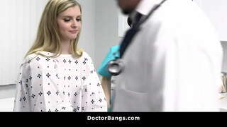 Perv Arts Geeft een Alternatieve Behandeling aan Zijn Patiënt