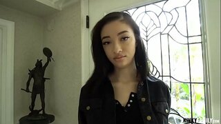 Kinky oila-mening y. 18 y. o. stepsister bir partiya uchun uydan yashirincha harakat