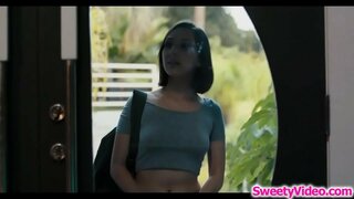 Жыныстық массажистка режет қайшымен өз лесбийского клиенттің