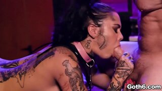 סקסי, גותי זונה ג &#039; נביב שסין מקבלת אנאלי